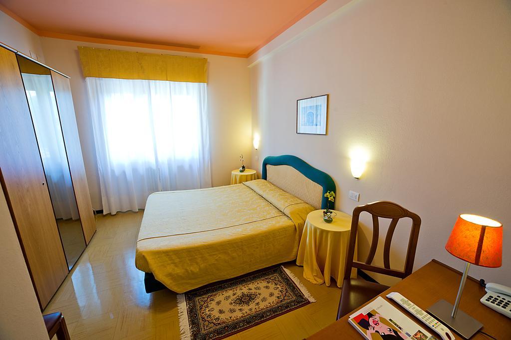 Hotel Europa Porlezza Cameră foto